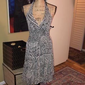Beautiful black & white halter dress S/M 💕😍🌸❣️